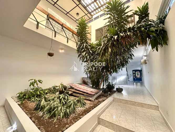 Casa comercial en venta Los Angeles con paneles solares