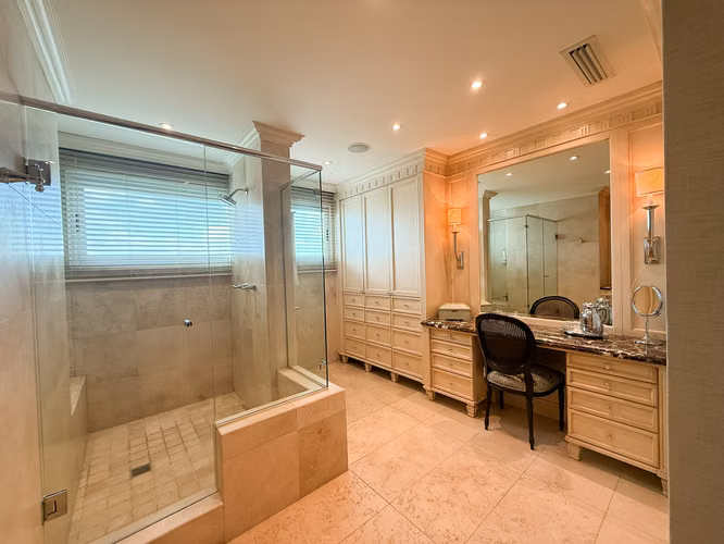 Apartamento de Lujo en Arboleda con Acceso Directo al Parque Omar