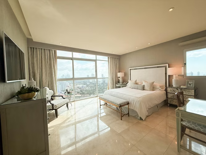 Apartamento de Lujo en Arboleda con Acceso Directo al Parque Omar