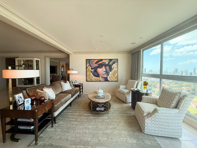 Apartamento de Lujo en Arboleda con Acceso Directo al Parque Omar