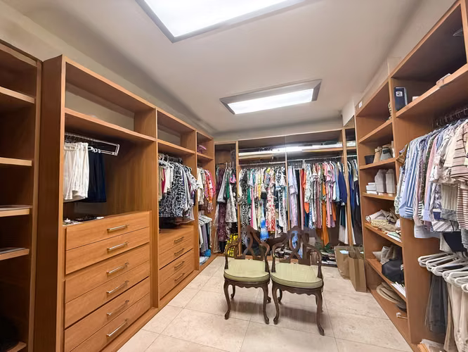 Apartamento de Lujo en Arboleda con Acceso Directo al Parque Omar