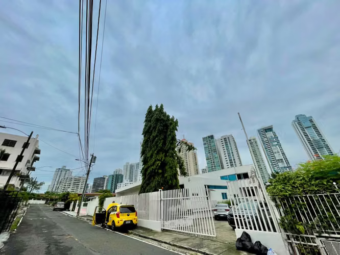 Casa con Uso Comercial en Venta, San Francisco