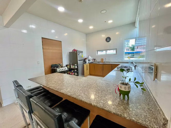 Casa con Uso Comercial en Venta, San Francisco
