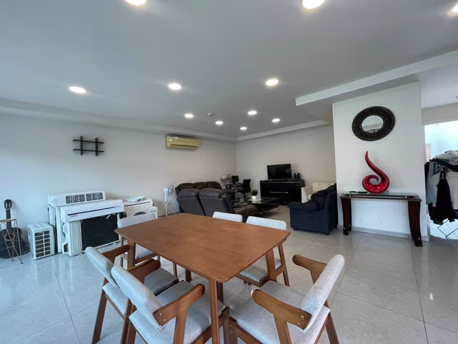 Casa con Uso Comercial en Venta, San Francisco