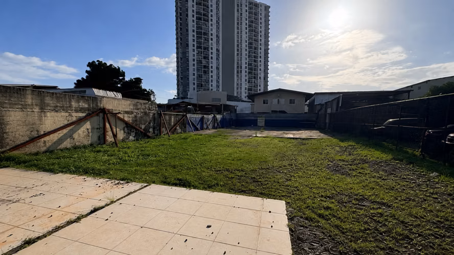 Terreno Comercial en Alquiler – Parque Lefevre