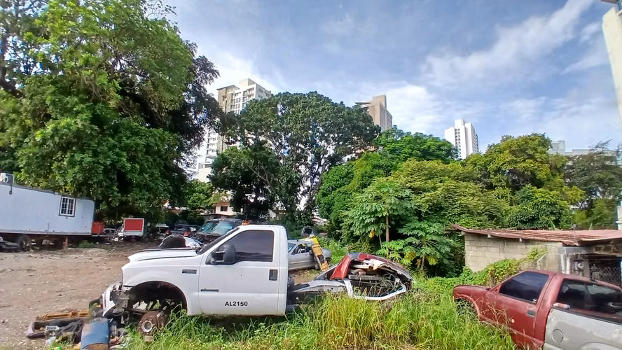 Alquiler de Terreno Comercial en Carrasquilla DPV