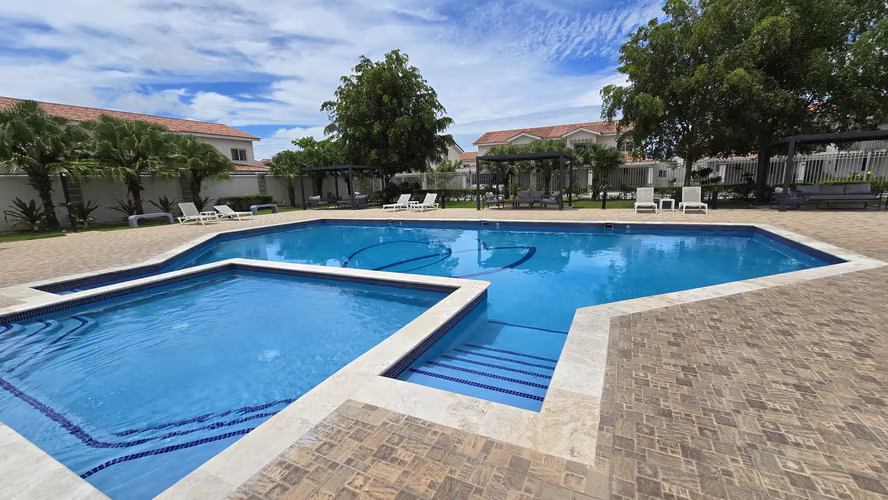 Casa Full Amoblada en Alquiler en Reserva de Versalles | 3 Rec. | $2,100