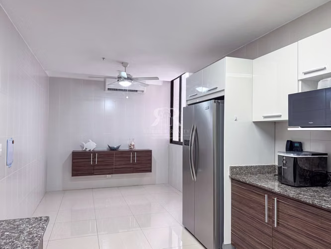 Apartamento amoblado en Costa del Este PH Brisa Marina