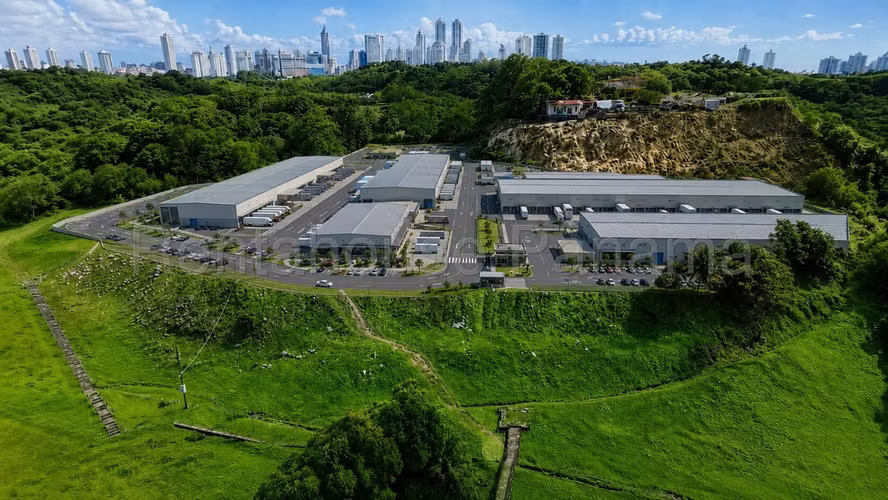 Venta de terreno de 14 hectáreas en Rio Abajo