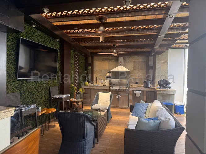Se Vende Casa en Versalles LA27-610