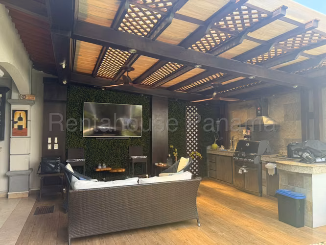 Se Vende Casa en Versalles LA27-610