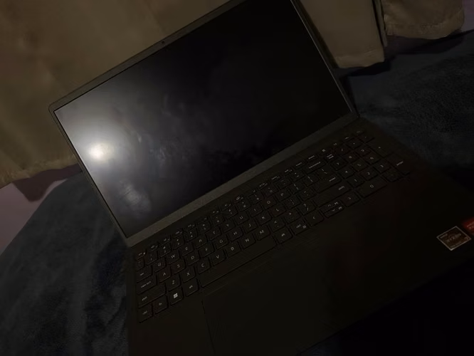 Laptop Dell - Pantalla Táctil - Imagen 3