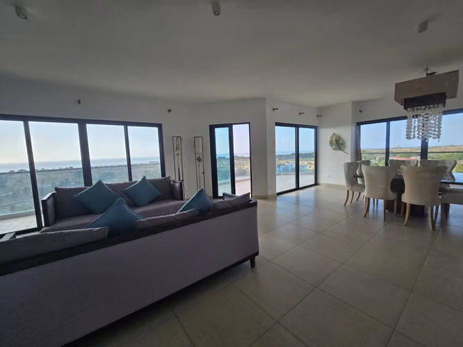 VENDO APARTAMENTO. VISTA MAR. LAS OLAS. PLAYA. GOLF. MARINA. BUEN PRECIO.