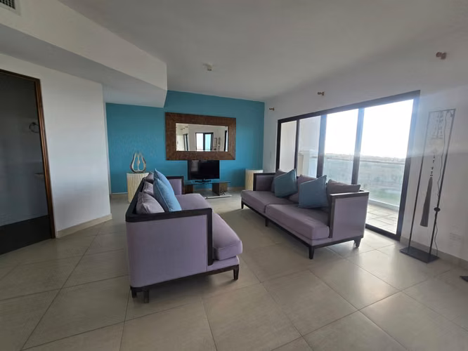 VENDO APARTAMENTO. VISTA MAR. LAS OLAS. PLAYA. GOLF. MARINA. BUEN PRECIO.