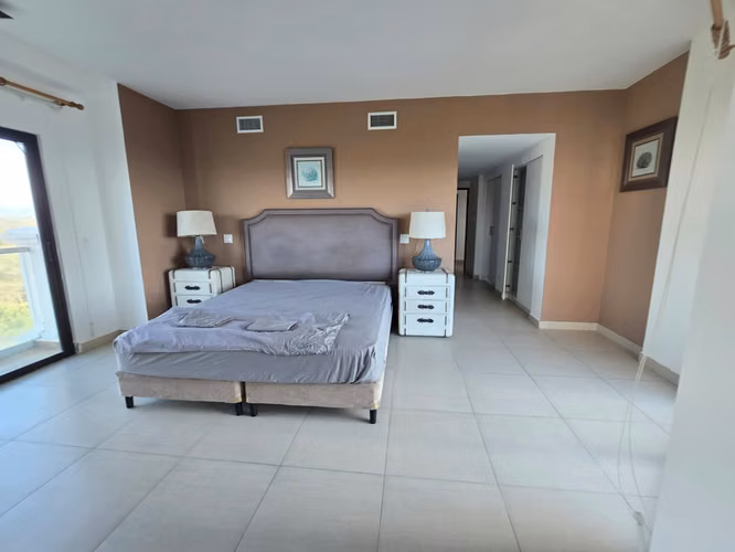 VENDO APARTAMENTO. VISTA MAR. LAS OLAS. PLAYA. GOLF. MARINA. BUEN PRECIO.