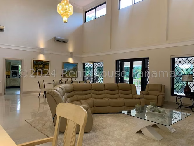 Casa Amoblada en Alquiler en Club de Golf Coronado CIG27587