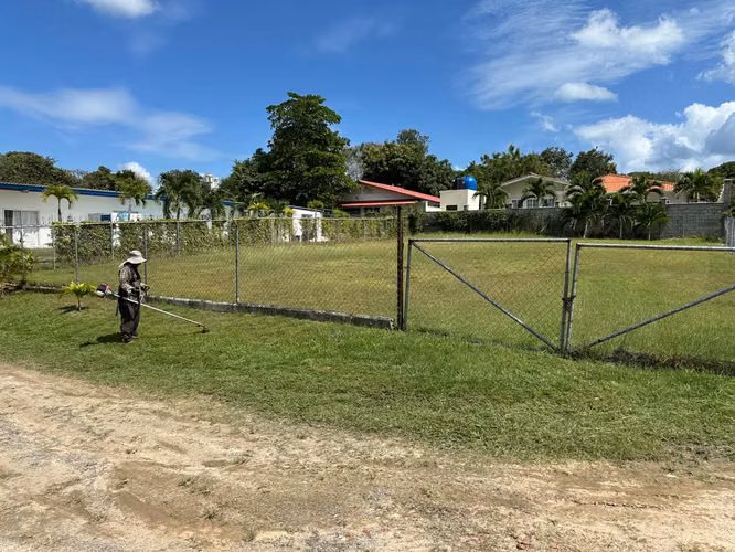 Se vende casa y terreno, en Coronado