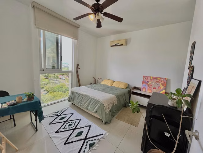 En venta - Acogedor apartamento a pasos del Parque Omar con jacuzzi y Sauna.