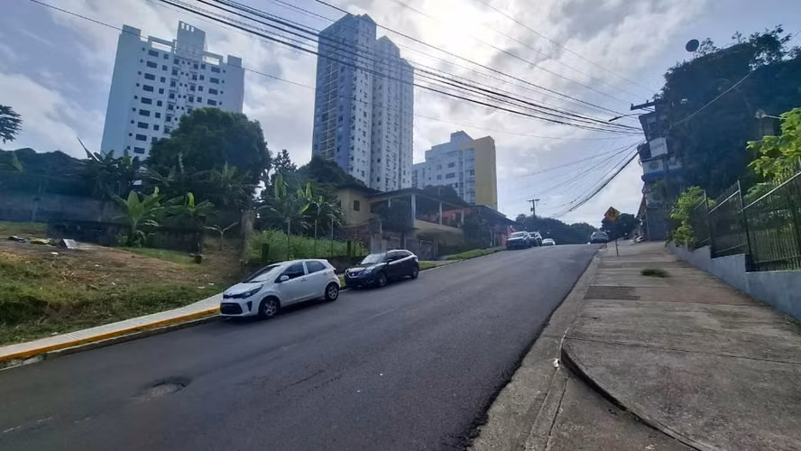 Se vende terreno R3 en la 12 de octubre