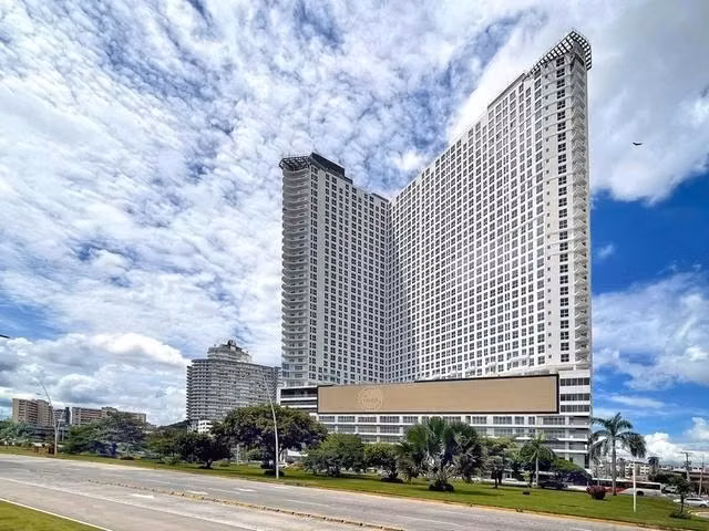 Venta Apartamento Listo para Alquilar en The Sands Piso Alto. La mejor Vista al Mar