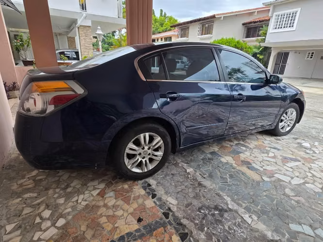 Vendo Nissan Altima 2012