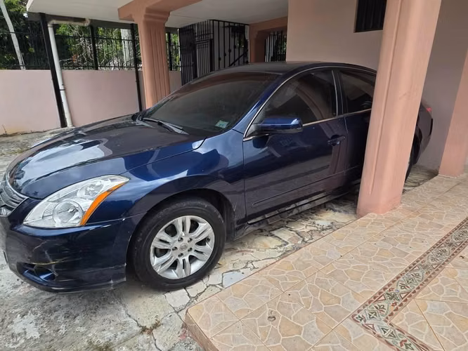 Vendo Nissan Altima 2012