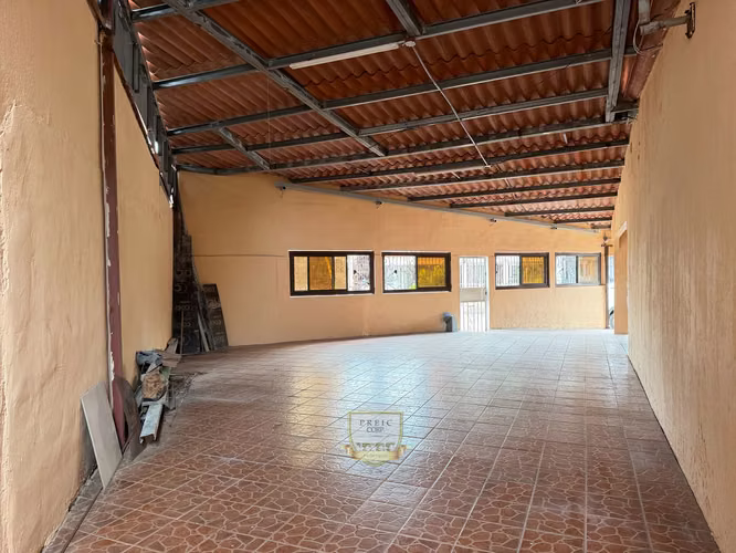 VENTA DE CASA DE ESQUINA EN DON BOSCO