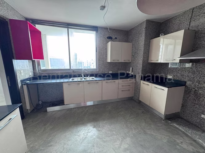 Venta Apartamento Avenida Balboa - YD