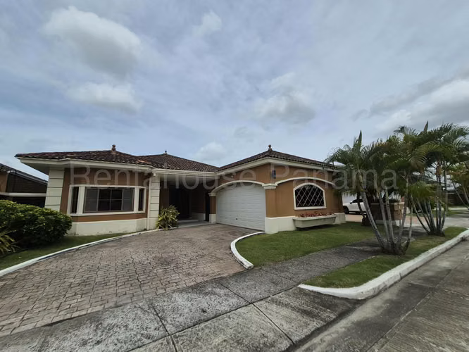 Se Vende Casa en Costa Sur MDV27-593