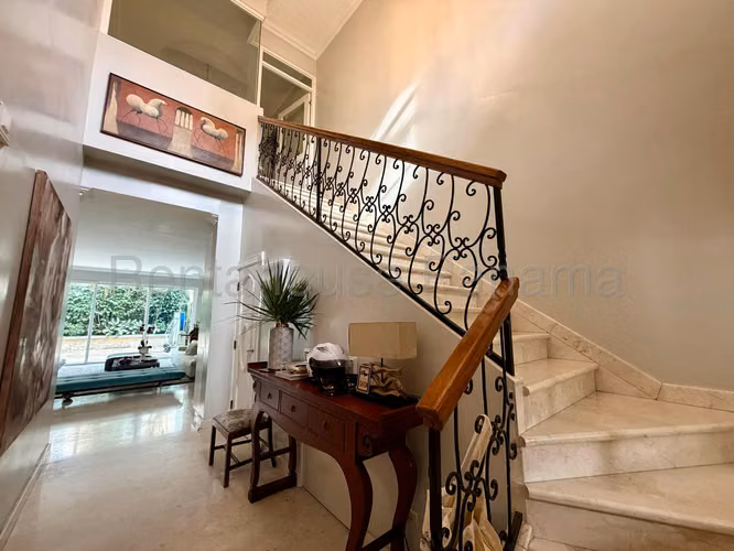 Se Vende Casa en Costa del Este MDV27-631