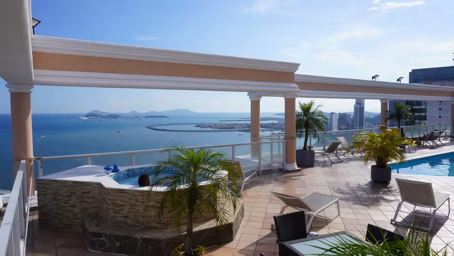 Apartamento en Avenida Balboa, PH Vista del Mar, Frente al Mar, Full Amoblado