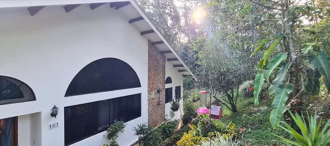 SE VENDE ACOGEDORA CASA EN LOS ALTOS DE CERRO AZUL