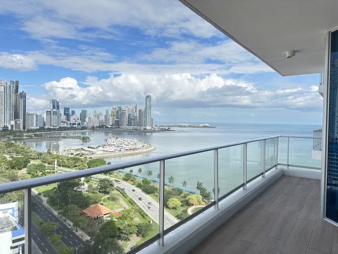 Apartamento Remodelado PH Destiny Avenida Balboa | Vista Mar | Terraza | $260K