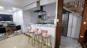Casa en Venta en Condado del Rey VIK 25-7991
