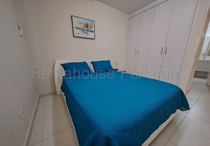Alquiler de Apartamento Amoblado en Versalles Ph Torres de Versalles EC
