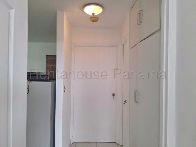 Venta de Apartamento con Línea blanca en San Francisco Ph Torres del Golf EC
