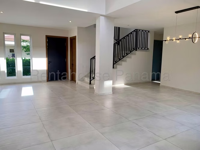 RR VENTA DE CASA EN SANTA MARIA THE WOODS