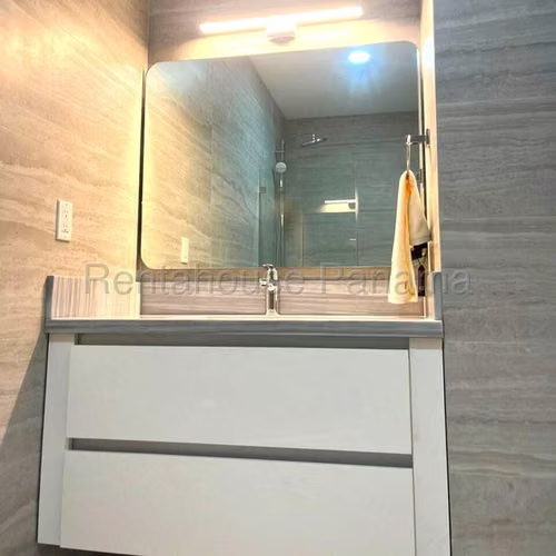 Apartamento amoblado en venta en Santa María PH Village Center