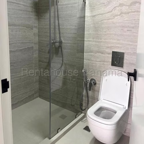 Apartamento amoblado en venta en Santa María PH Village Center
