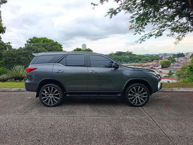 TOYOTA FORTUNER 2020 NEGOCIABLE