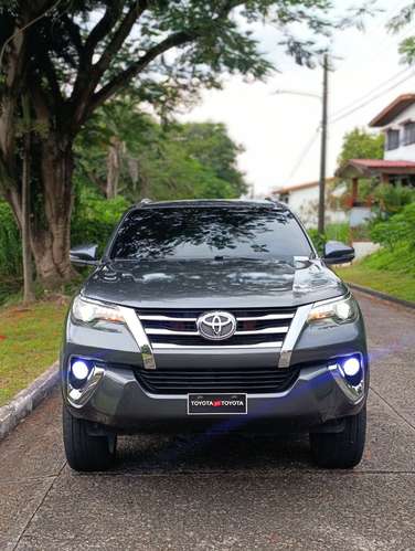 TOYOTA FORTUNER 2020 NEGOCIABLE