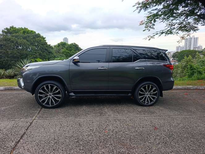 TOYOTA FORTUNER 2020 NEGOCIABLE