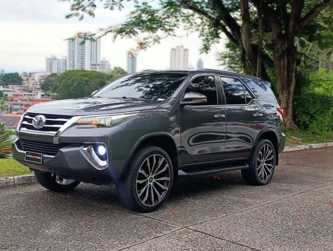 TOYOTA FORTUNER 2020 NEGOCIABLE