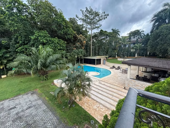 SALE HOUSE IN CLAYTON