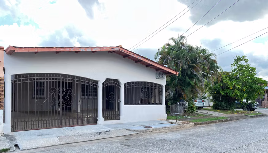 SE ALQUILA CASA EN SAN ANTONIO