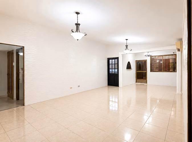 Casa Remodelada 4 Habitaciones en Brisas del Golf — 300 m² | Garaje T… - Imagen 3
