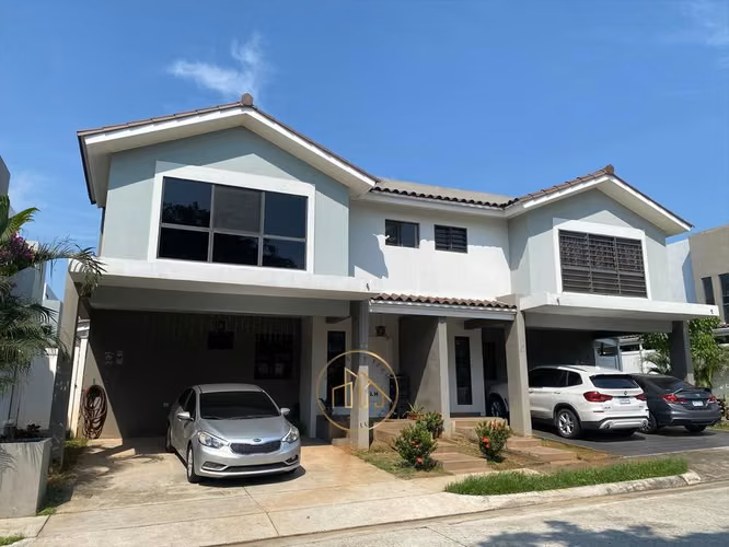 Venta Casa de Esquina PH Aventura Paseo del Norte Brisas del Golf - LH