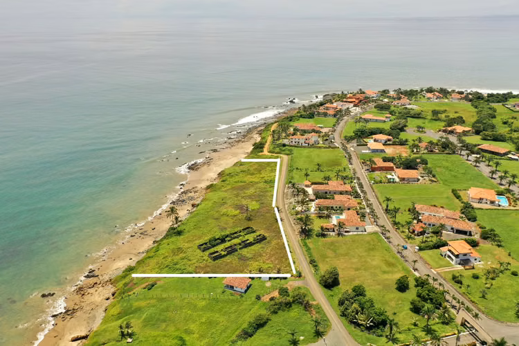 Vendo terreno frente al Mar de 1167 en Playa La Garita, Pedasí
