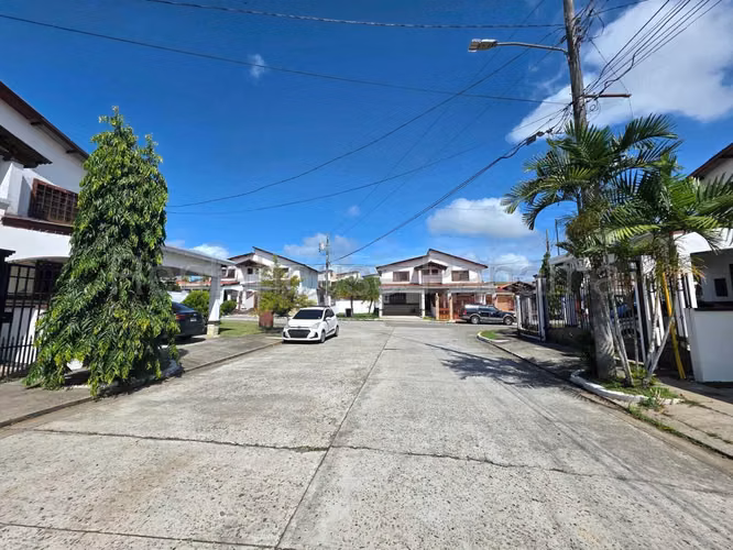 Casa en Venta en Las Cumbres RJ
