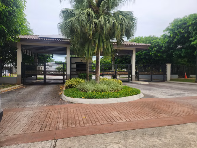 Paseo del Norte,  PH Aventura